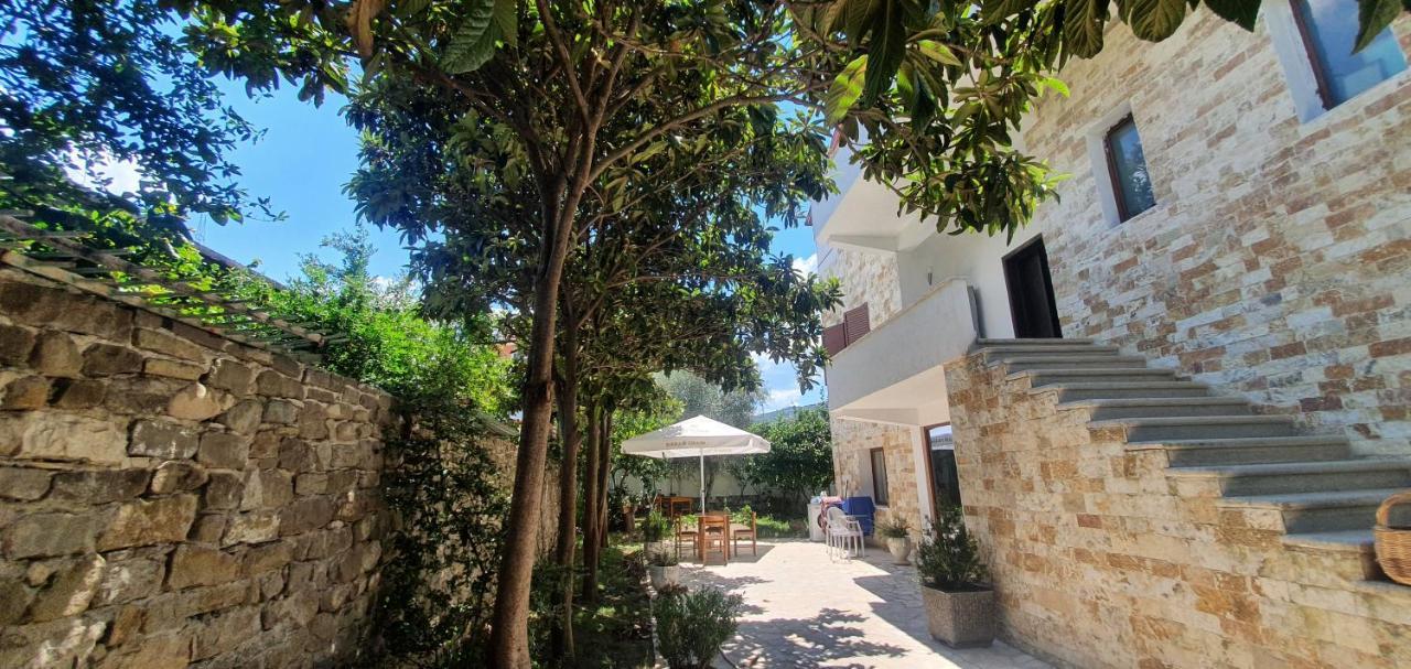 Xho'S Forest Guest House Μπεράτ Εξωτερικό φωτογραφία