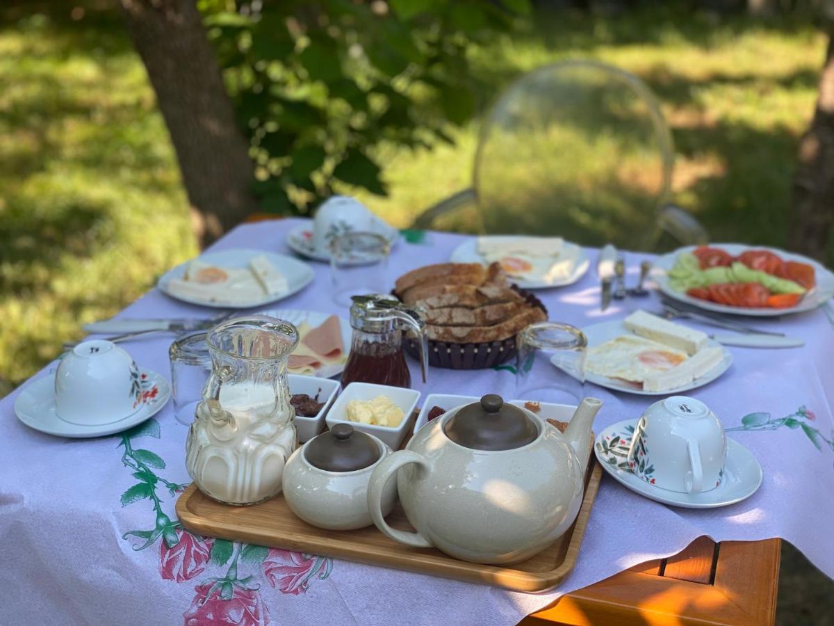 Xho'S Forest Guest House Μπεράτ Εξωτερικό φωτογραφία