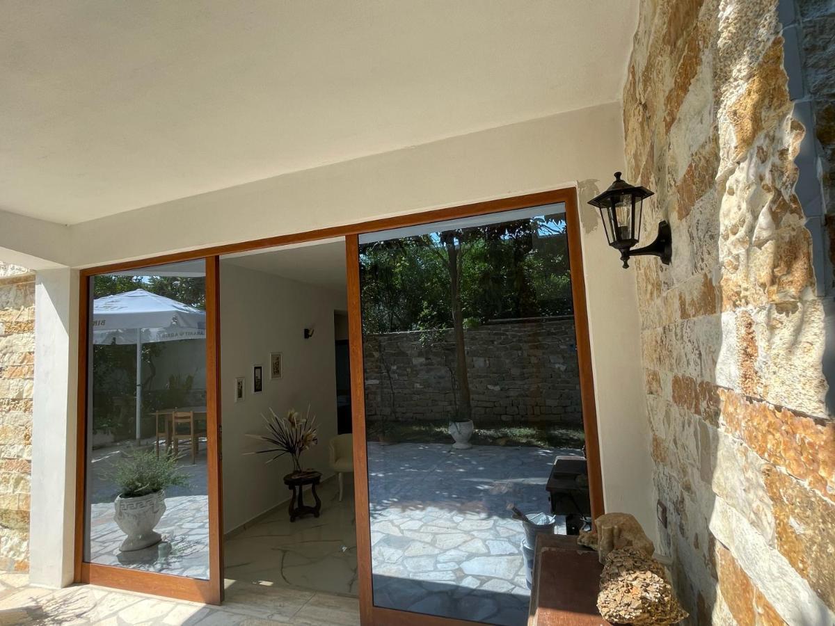 Xho'S Forest Guest House Μπεράτ Εξωτερικό φωτογραφία