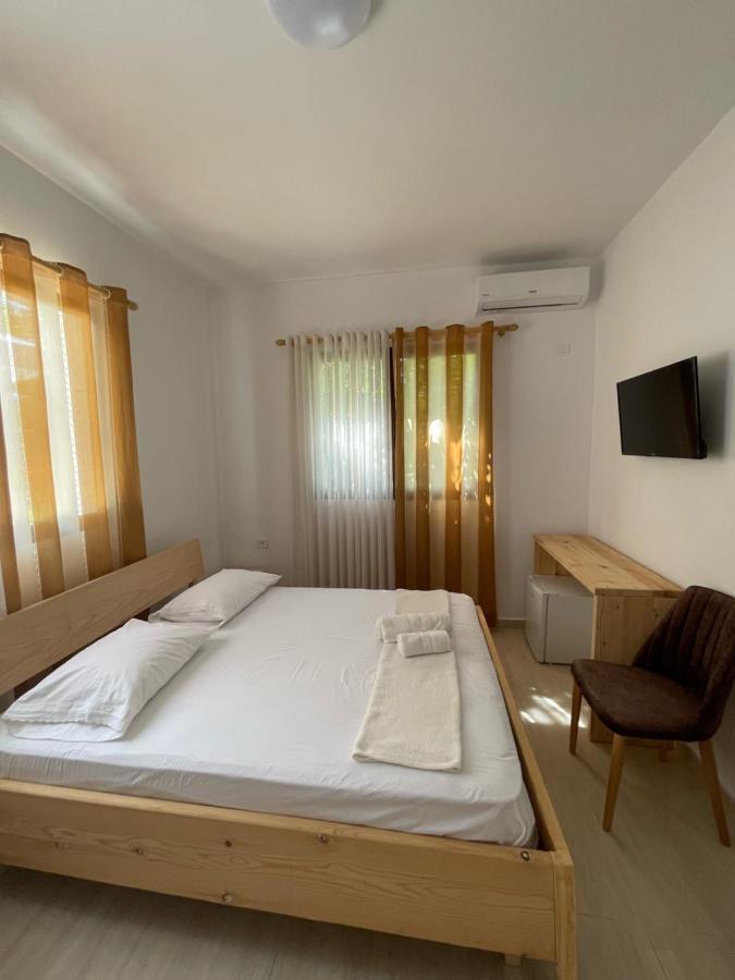 Xho'S Forest Guest House Μπεράτ Εξωτερικό φωτογραφία