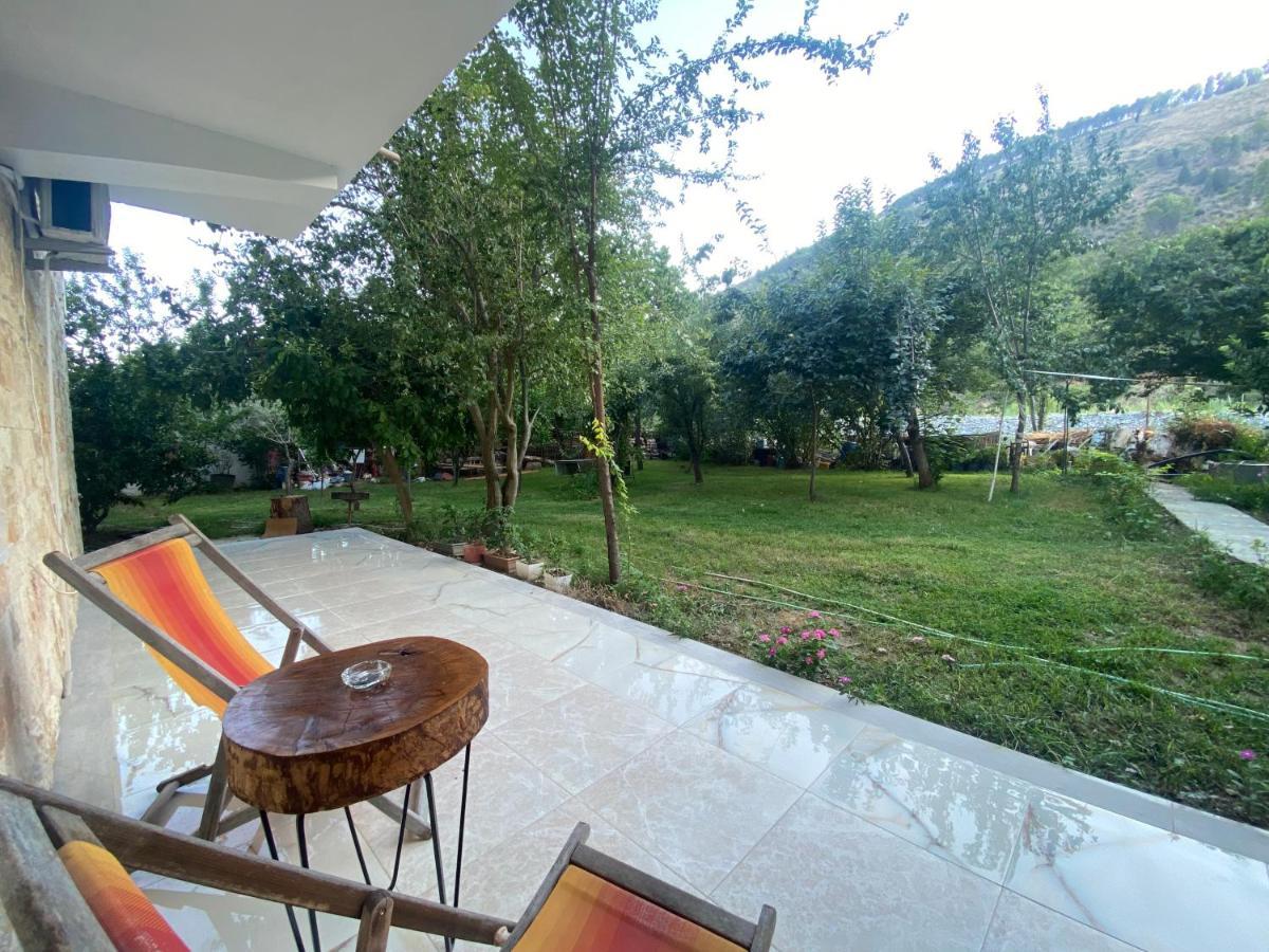 Xho'S Forest Guest House Μπεράτ Εξωτερικό φωτογραφία