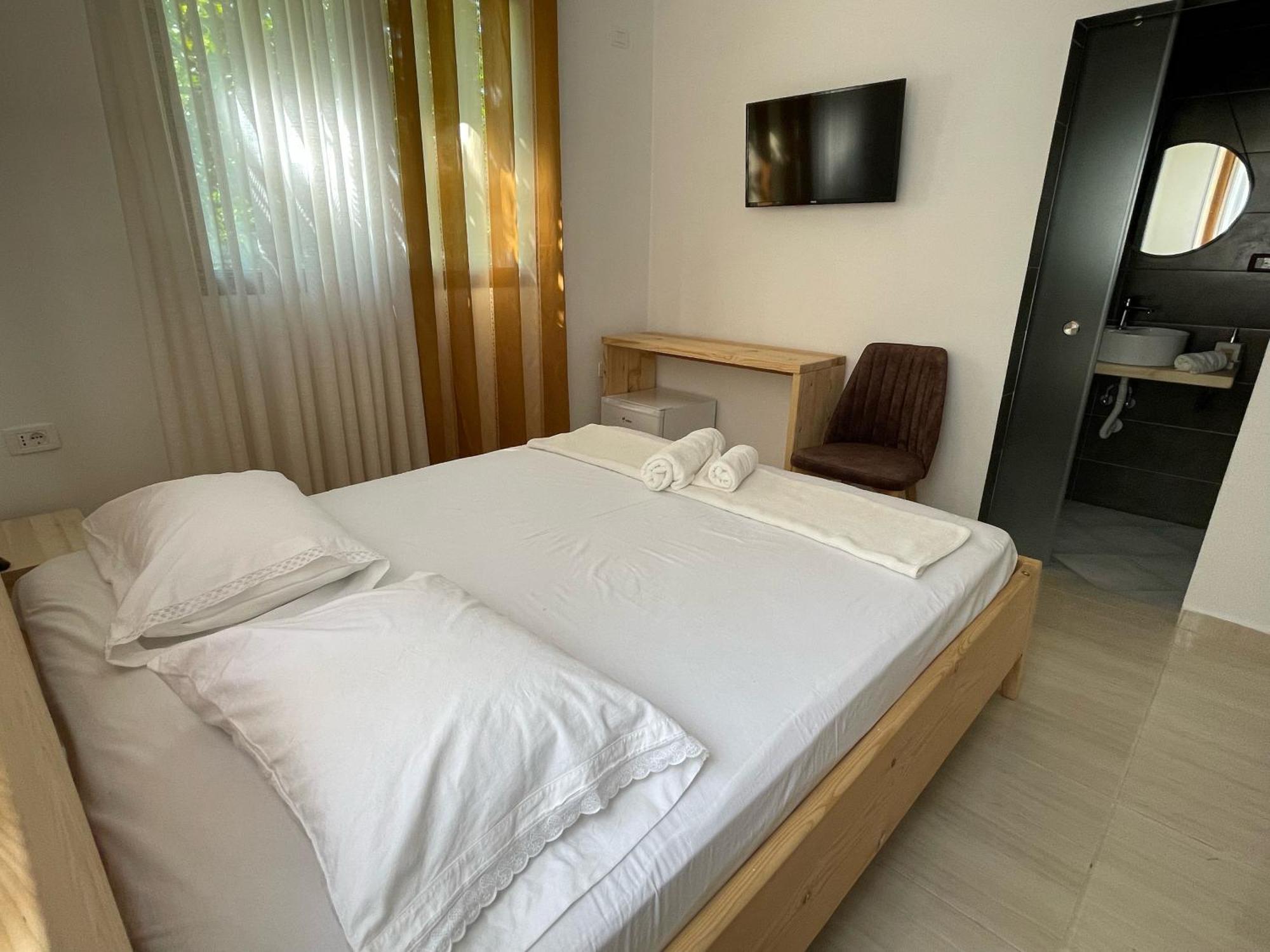 Xho'S Forest Guest House Μπεράτ Δωμάτιο φωτογραφία